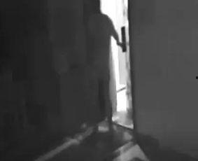 夜半门开,揭秘神秘事件的惊悚瞬间